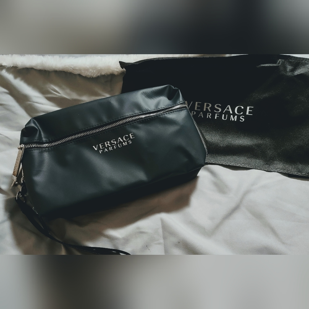 🆕Versace Toiletry travel bag w/ handle to hold And dust bag to protect